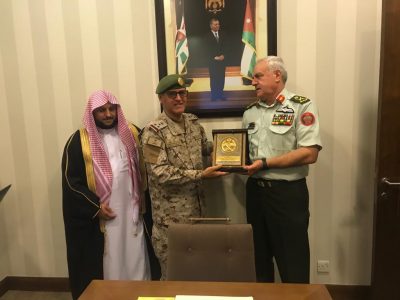 رئيس هيئة الأركان المشتركة للقوات المسلحة الأُردنية يكرم العميد الركن / خالد بن ربيعان الربيعان