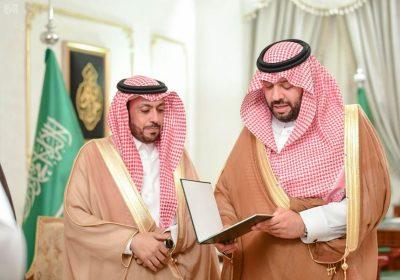 سمو أمير الحدود الشمالية يستقبل أمين المنطقة والوكلاء ورؤساء البلديات