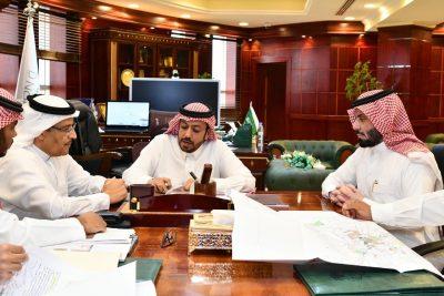أمانة الشمالية وشركة أرامكو يناقشان نقل “التابلاين” من طريف لموقع آخر