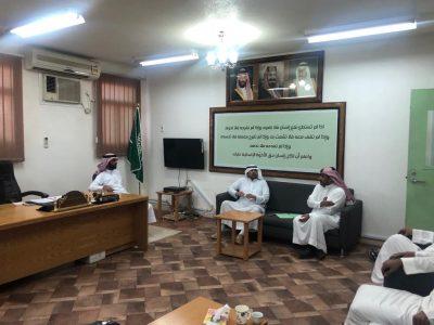 الشريف يتفقد سير العملية التعليمية بمتوسطة عبدالله بن الزبير