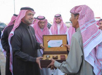 وزير الإسكان يتفقد المشاريع السكنية في الحدود الشمالية ويلتقي عدداً من المستفيدين