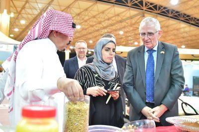 سفير الدنمارك لدى المملكة يزور مهرجان السمح الموسمي بالجوف