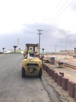 بلدية طريف تواصل مشروع الأرصفة بشارع أبو بكر الصديق