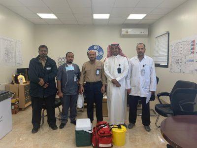 مركز الرعاية الصحية الأولية بطريف ينفذ حملة تطعيم ضد ⁧‫الإنفلونزا الموسمية‬⁩ بمحطة شركة كهرباء وعد الشمال