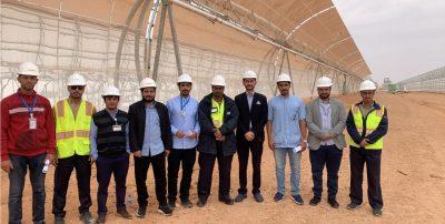 جمع من مهندسين الكلية التقنية بطريف يلتقون بمدير محطة كهرباء وعد الشمال