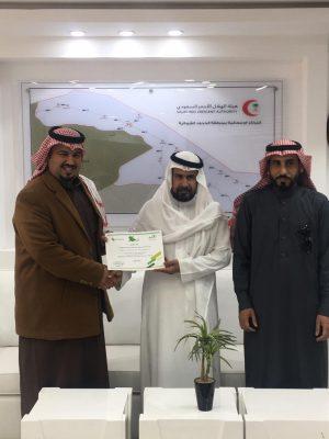 مشرف مركز الملك عبدالعزيز للحوار الوطني بالشمالية يكرم فرع الهلال الأحمر بالمنطقة