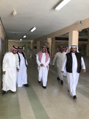 بالصور.. مدير عام التعليم بالشمالية يتفقد القطاع التعليمي بطريف