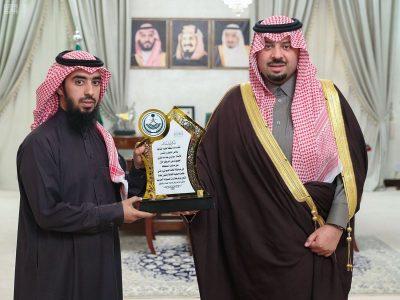 سمو أمير الحدود الشمالية يستقبل المعلم الفائز بالمركز الأول على مستوى المملكة في مسابقة الخط الديواني