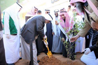 مدير جامعة الحدود الشمالية يطلق مبادرة “تشجير” بالمدينة الجامعية