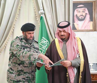 سمو أمير الحدود الشمالية يتسلّم التقرير السنوي لإدارة السجون
