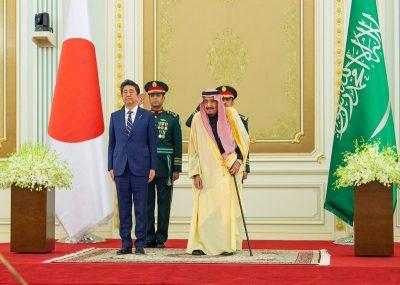 بالصور.. خادم الحرمين يستقبل رئيس وزراء اليابان ويقيم مأدبة غداء تكريماً له