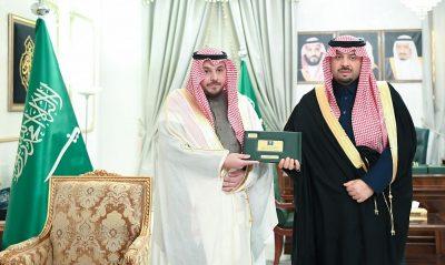 سمو أمير الحدود الشمالية يستقبل مدير فرع وزارة التجارة والاستثمار