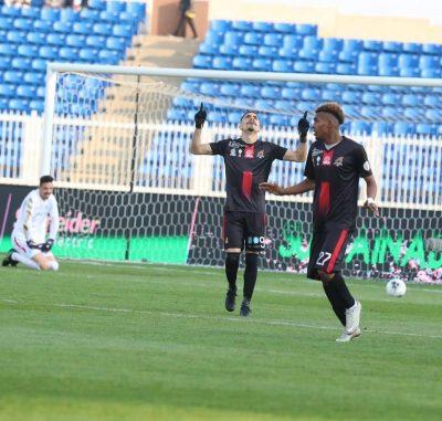 الوحدة يكتسح أبها برباعية ويصل للنقطة 27