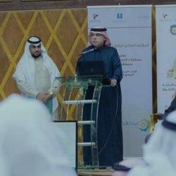 بالصور..محافظ طريف يقف على تجهيزات مهرجان الصقور