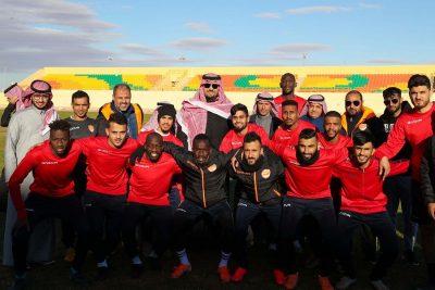 أمير الحدود الشمالية يتفقد المدينة الرياضية في مدينة عرعر