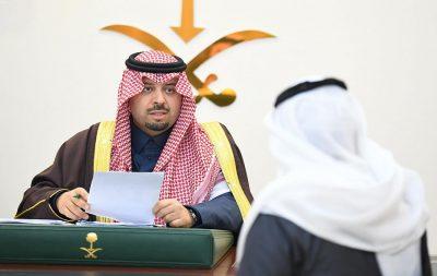 سمو الأمير فيصل بن خالد بن سلطان يستقبل المواطنين بمحافظة طريف