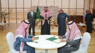 سمو أمير الحدود الشمالية يتفقد مشروع مدينة وعد الشمال الصناعية