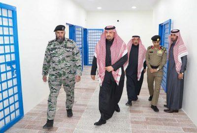 سمو الأمير فيصل بن خالد بن سلطان يتفقد سجن محافظة طريف