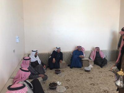 محافظ طريف يقدم واجب العزاء لأبناء المرحوم قويسم مبارك الدعاسين الشراري في وفاة والدهم