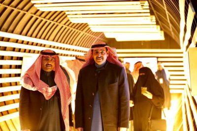 بالصور.. لليوم الثاني على التوالي توافد الزوار على مهرجان الصقور بنسخته السادسة بطريف