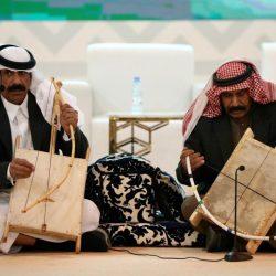 أمير الحدود الشمالية يكرم رجل الأعمال الدكتور ياسر المدوح لدعمه مهرجان الصقور بطريف في نسخته السادسة