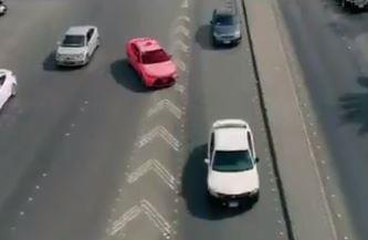 “المرور” يبدأ رصد مخالفات عدم الالتزام بمسارات الطرق عبر كاميرات ذكية قريباً