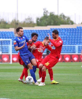 الهلال يسقط في فخ التعادل أمام ضمك