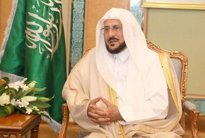 “آل الشيخ”: مغاسل الأموات ستكون مفتوحة والصلاة عليهم في “المقابر”