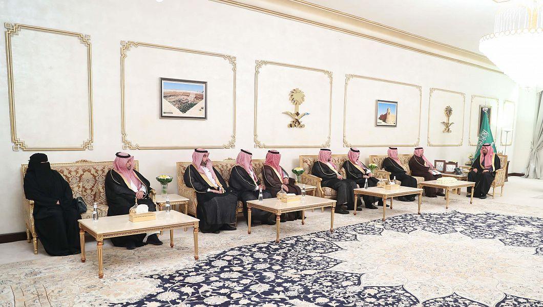 سمو الأمير فيصل بن خالد بن سلطان يستقبل رئيس وأعضاء مجلس إدارة الغرفة سمو الأمير فيصل بن خالد بن سلطان يستقبل رئيس وأعضاء مجلس إدارة الغرفة