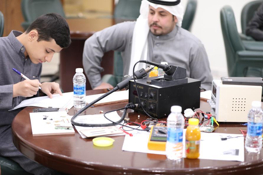 بالصور.. الغرفة التجارية الصناعية بطريف تختتم دورة صيانة وبرمجة الجوال بالصور.. الغرفة التجارية الصناعية بطريف تختتم دورة صيانة وبرمجة الجوال