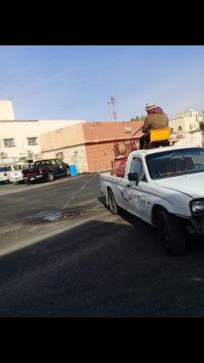 ضمن إجراءاتها الإحترازية .. بلدية طريف تواصل أعمال رش المبيدات وتعقيم الحاويات