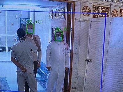 تفعيل كاميرات حرارية على أبواب المسجد النبوي لفحص درجة حرارة زائريه (صور)