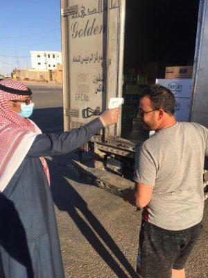 بالصور .. بلدية طريف تواصل جولاتها الرقابية لمتابعة تطبيق الاشتراطات الصحية والتأكد من سلامة المنتجات الغذائية