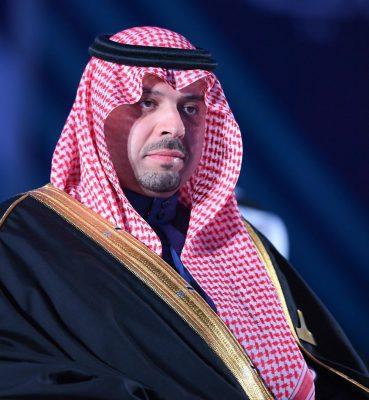 سمو أمير منطقة الحدود الشمالية يقدم تبرعاً مالياً ب400 ألف ريال لمبادرة ” عينين برأس “