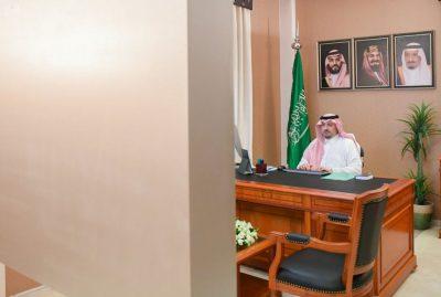 أمير الحدود الشمالية يلتقي مدير الشؤون الصحية ومديري القطاعات الصحية بالمنطقة عبر الاتصال المرئي