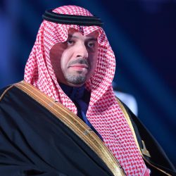 سمو الأمير فيصل بن خالد بن سلطان يعزي مدير بنك التنمية الاجتماعية بعرعر بوفاة والده