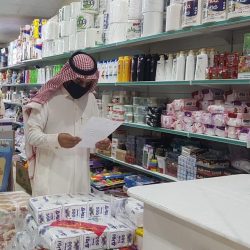 بالصور .. بلدية محافظة طريف تصادر 15 كجم من المواد الغذائية غير صالحة للاستخدام