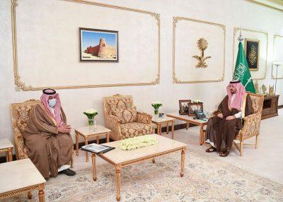 سمو أمير منطقة الحدود الشمالية يستقبل مدير الأحوال المدنية بالمنطقة