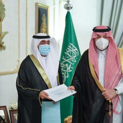 بالصور .. بلدية طريف تصادر وتتلف خضروات وفاكهة تظهر عليها علامات الفساد