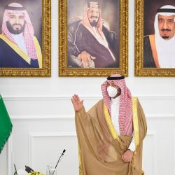 بلدية محافظة طريف تتلف كمية من الخضروات والفاكهة تظهر عليها علامات الفساد