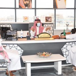 بالصور .. لجنة التعديات بمحافظة طريف تزيل عدد من الإستراحات والعقوم الترابية على طريق الباعجة