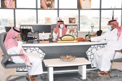 بالصور .. “الضبعان” يعقد اجتماع مع فرع مكتب خدمات المياه بمحافظة طريف