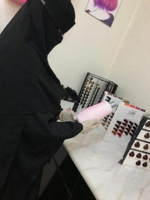 بالصور .. بلدية محافظة طريف تصادر كمية من المنتجات ومستحضرات التجميل المنتهية الصلاحية