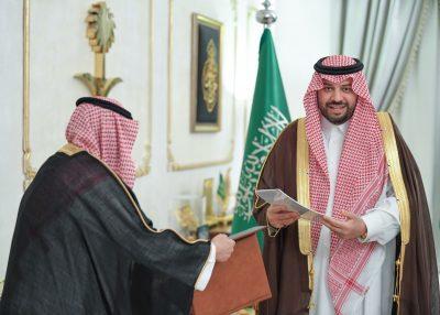 أمير منطقة الحدود الشمالية يستقبل القيادات التعليمية لمناقشة خطة الإدارة للعام الدراسي الجديد