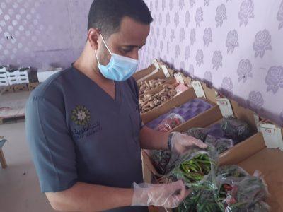 بالصور .. بلدية محافظة طريف تصادر كمية من الخضار والفاكهة يظهر عليها الفساد