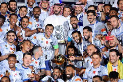 بالصور .. سمو وزير الرياضة يتوج الهلال بكأس دوري الأمير محمد بن سلمان للمحترفين