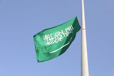 بالفيديو … ام تفاجئ ابنها بتهنئته باليوم الوطني اثناء عمله بمستشفى طريف العام 