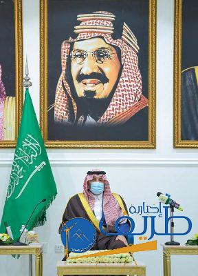 سمو أمير الحدود الشمالية يستقبل مواطنين ومسؤولين في جلسته المسائية