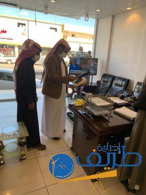 بالصور .. بلدية محافظة طريف تحرر مخالفة وإشعارات ضمن جولاتهم الرقابية اليومية على الأسواق التجارية