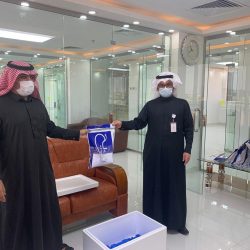 بالصور .. بلدية طريف تصادر مواد غذائية لسوء التخزين